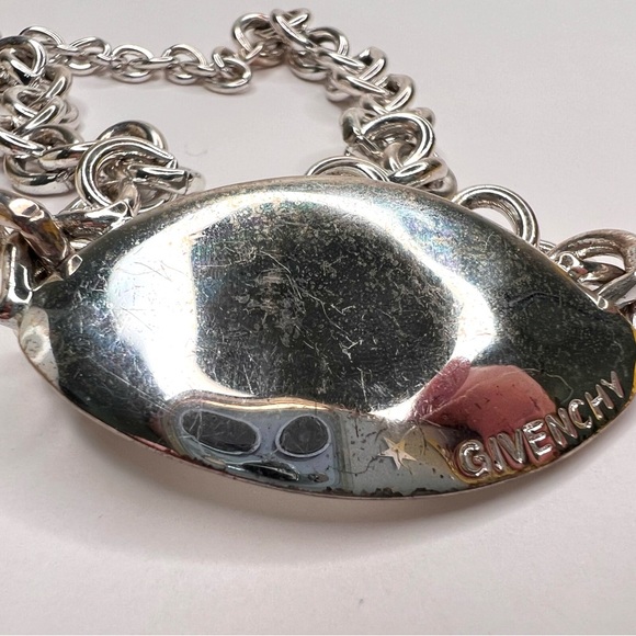 Sold | Givenchy vintage Silver Abstract Logo Tag Choker Chain Necklace - Picture 8 of 10
